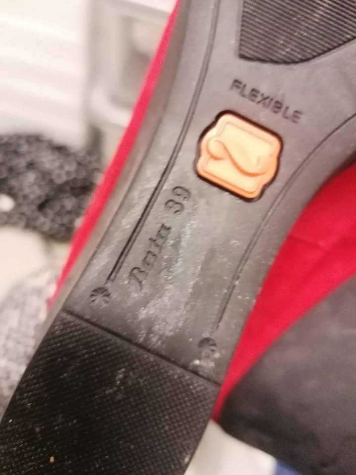 Scarpe da donna: Rote Schuhe mit Absatz von Bata Gr. 39 – Usato da Nänikon venduto da Manta87 2