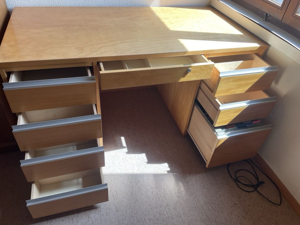 Bureaux: Pult Massivholz – D'occasion à Volketswil par Iki4Sales 1
