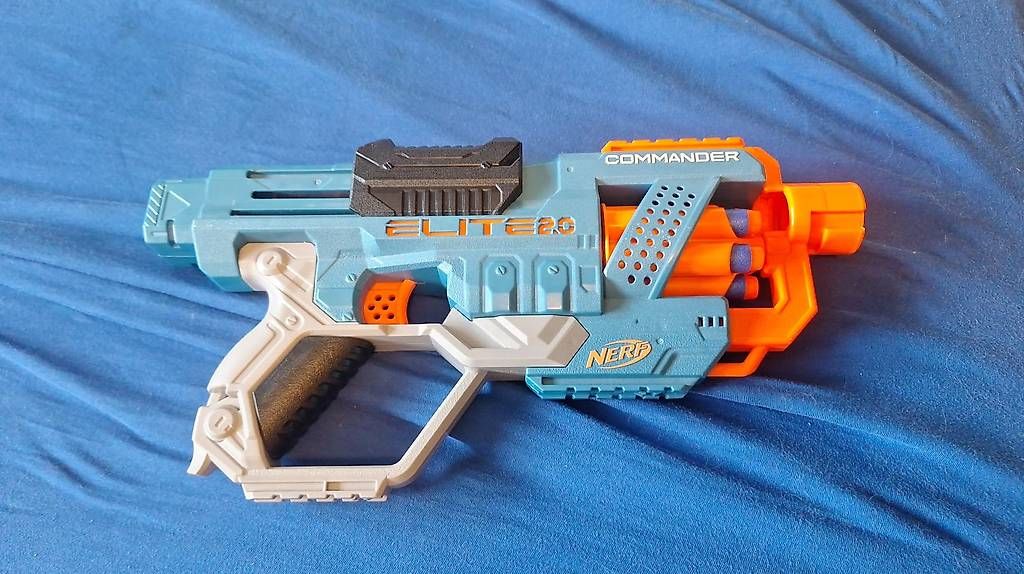Nerf Jouets: 2x Nerf 1x Armbrust – D'occasion à Windisch par Gravit 2