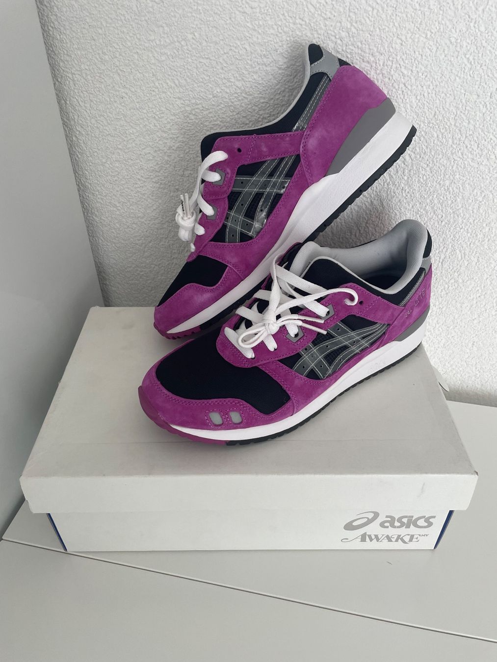 Asics Damenschuhe: Asics Awake Turnschuhe NEU Grösse 42 – Gebraucht aus Dällikon von buyandbehappy 1