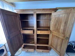 Schrank Kirschbaum Massivholz mit Schubladen