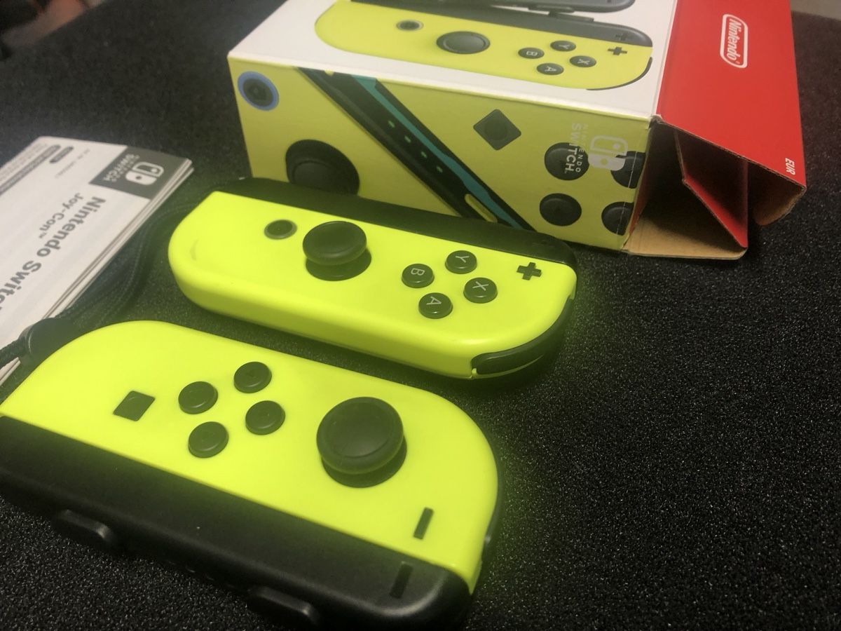 Nintendo Controller: Nintendo Switch Joy-Con Neon Yellow – Nuovo (secondo la descrizione) da Reinach BL venduto da colmarer 1