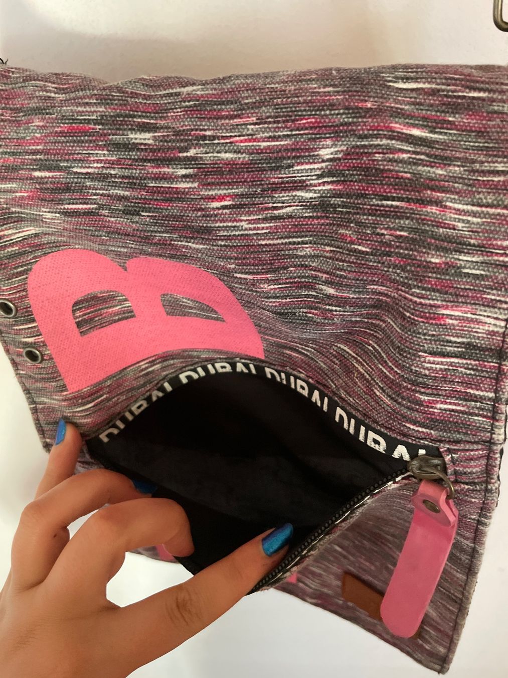 Taschen: Sac Dubaï bordeaux – Gebraucht aus Lausanne von log_rrq7 1