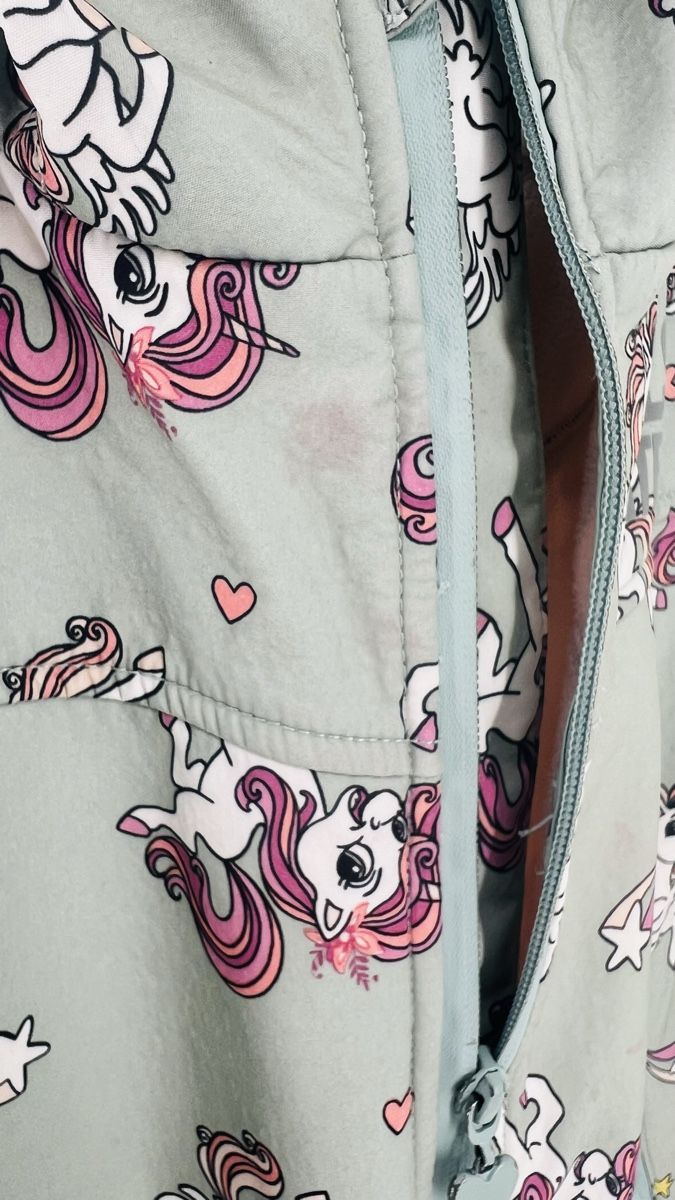 Giacche & Cappotti: Mädchen Softshelljacke mit Einhorn Muster, Grösse 128 – Nuovo (secondo la descrizione) da Jona venduto da Lili.lou 3