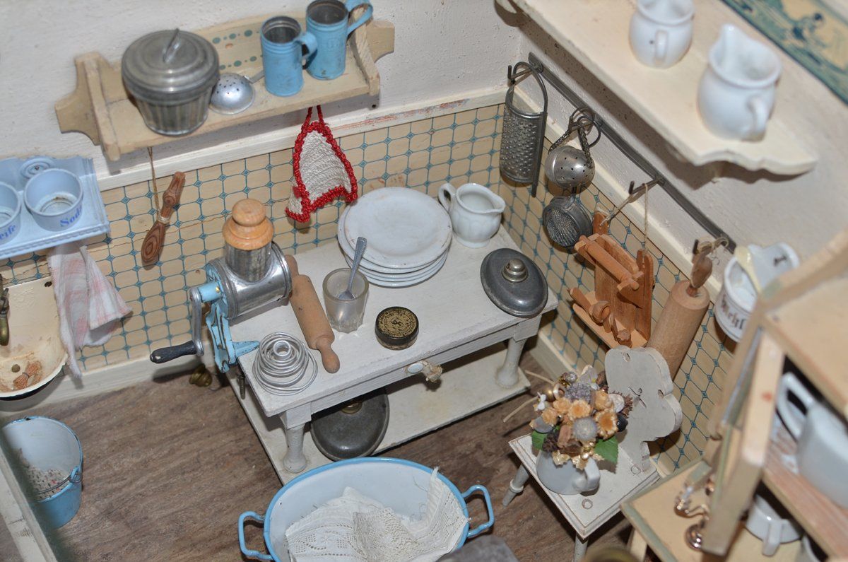 Case e mobili per bambole: Puppenhaus 1910 – Usato da Männedorf venduto da Tkv 1