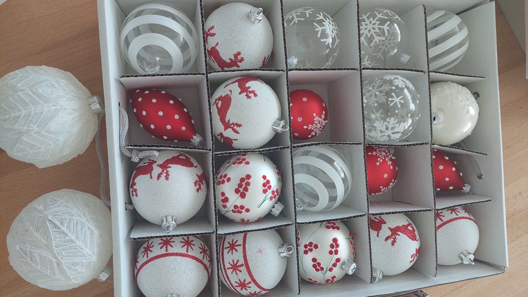Tutte le decorazioni: Weihnachtskugeln Set, Rot-Weiss, neuwertig – Usato da Kaltbrunn venduto da AB92 1