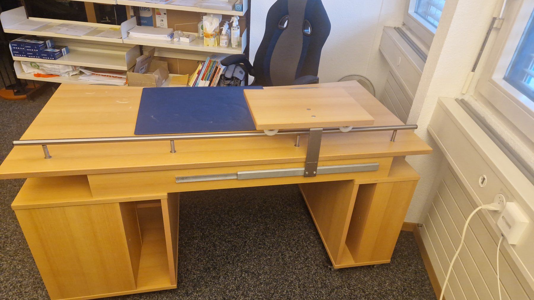 Schreibtische: Bureau fonctionnel – Gebraucht aus Givisiez von Tonisalva 2