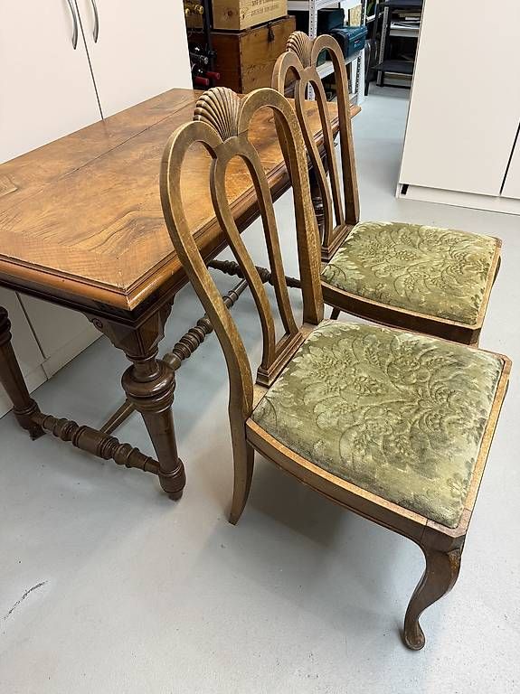 Set di tavolo e panche: Antiker Esstisch + 2 antike Biedermeier Stühle – Usato da Winterthur venduto da Goldeneye7 3