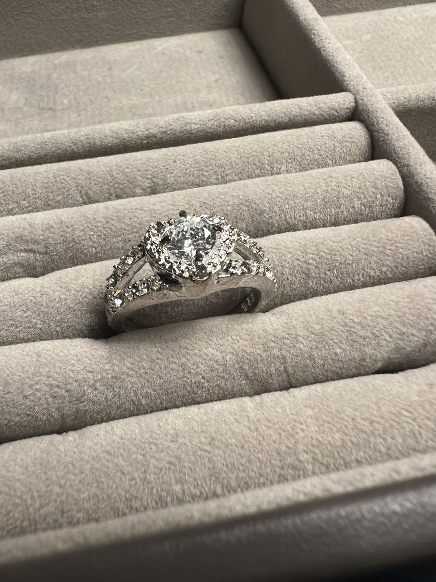 Anelli: Ring Heart Shape – Usato da Ebertswil venduto da Aayra