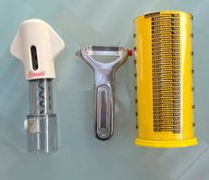 Küchenhelfer Set: Sparschäler, Korkenzieher, Messbecher