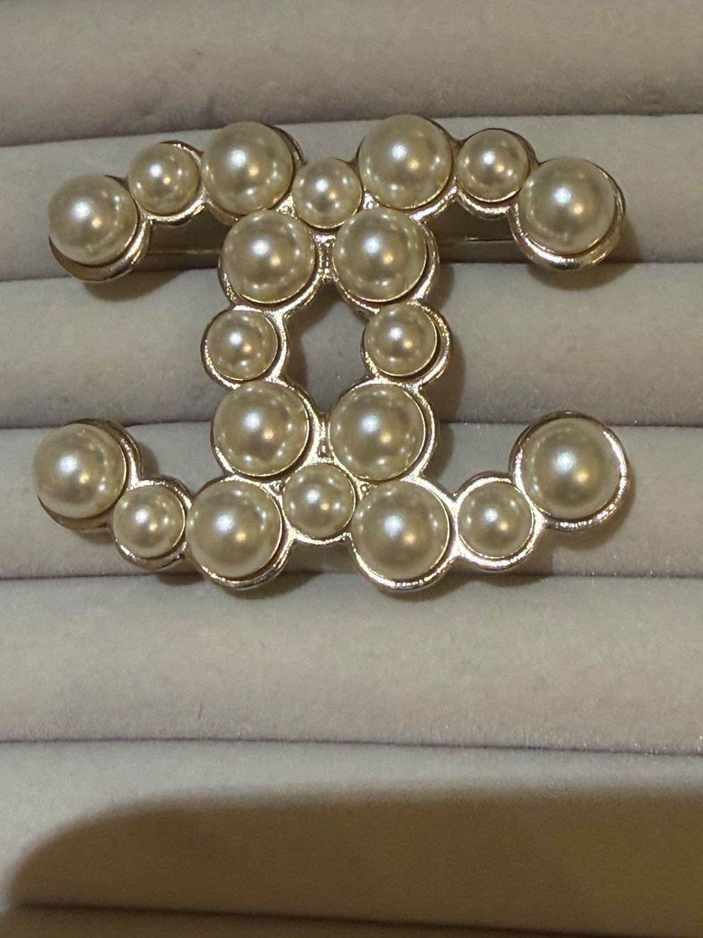 Chanel Spille & Fermagli: Chanel Brosche mit Perlen, Modeschmuck, Top Zustand! – Usato da Basel venduto da Blausara707 9
