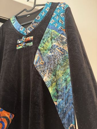 Damen Kleid schwarz Samt mit Muster Einsatz Grösse M