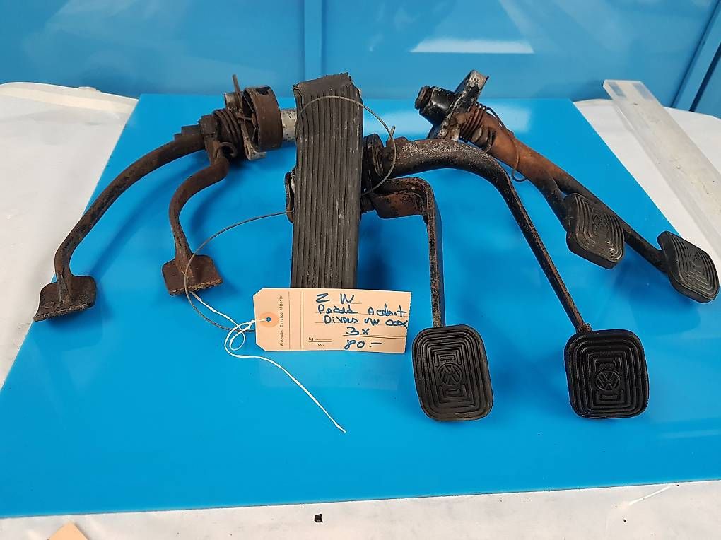Tutti pezzi di ricambio auto: Pédales Accélérateurs Cox VW Käfer – Usato da Fully venduto da Luvi