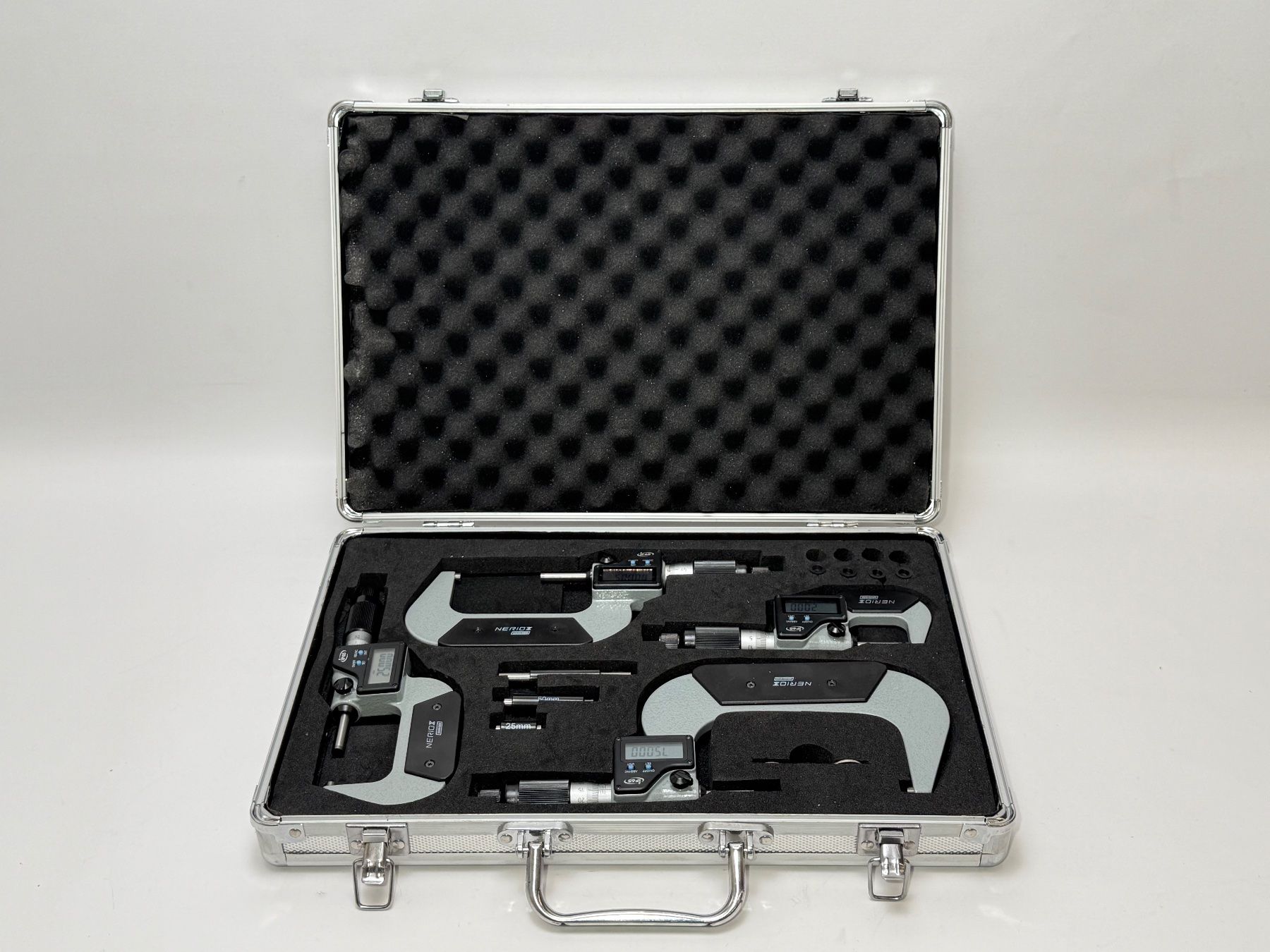 Messen: Bügelmessschrauben Set Neriox 0-100mm digital Mikrometer – Gebraucht aus Boswil von ABLagerBoswil