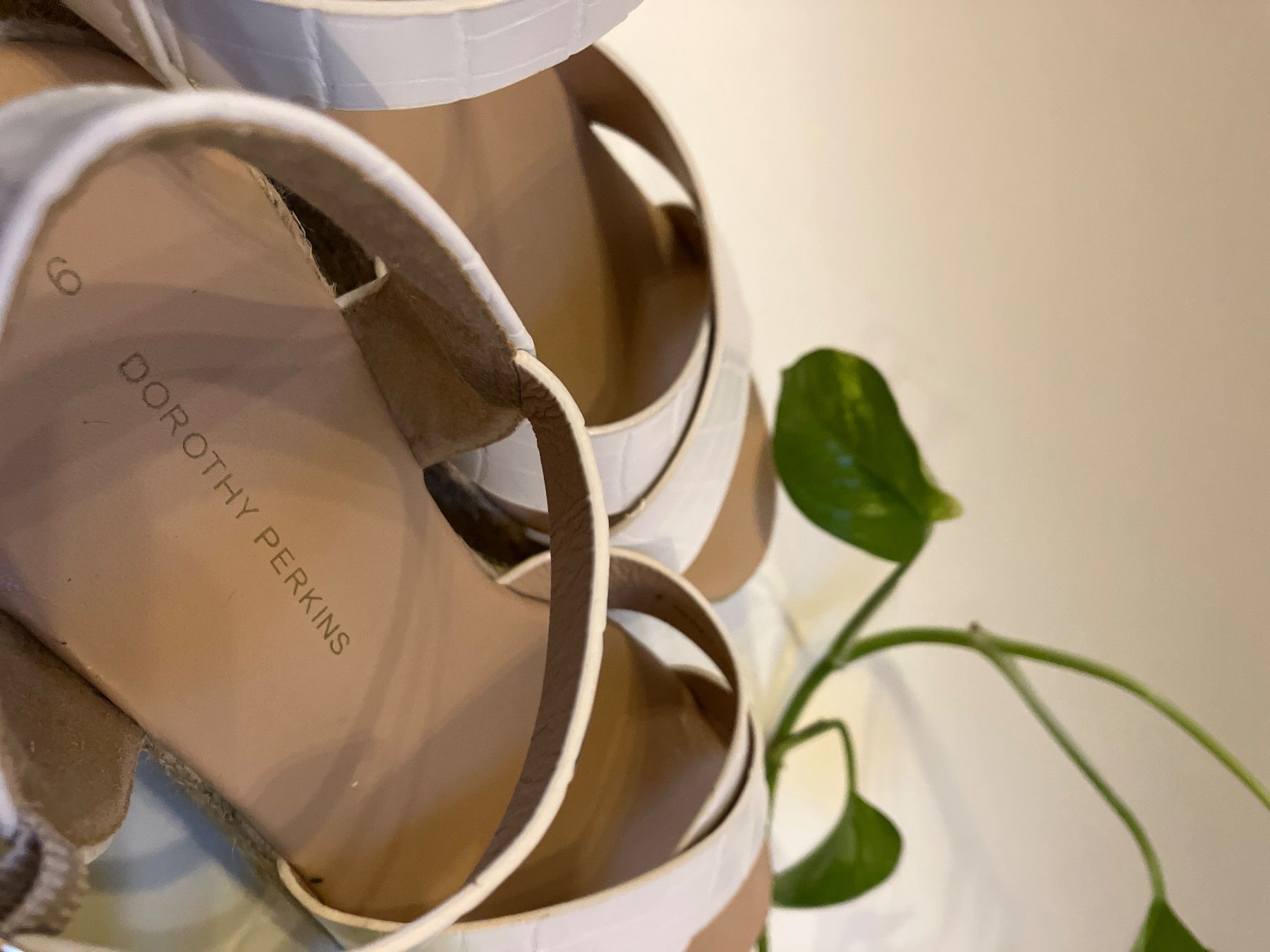 Dorothy Perkins Scarpe da donna: Plateau Sandalen weiss mit Absatz – Usato da Baden venduto da Hikaruu 7