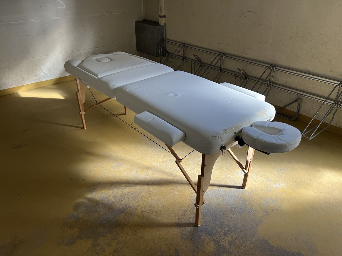 Dispositivi per massaggi: Massagentisch – Usato da Oberburg venduto da Serbus 2
