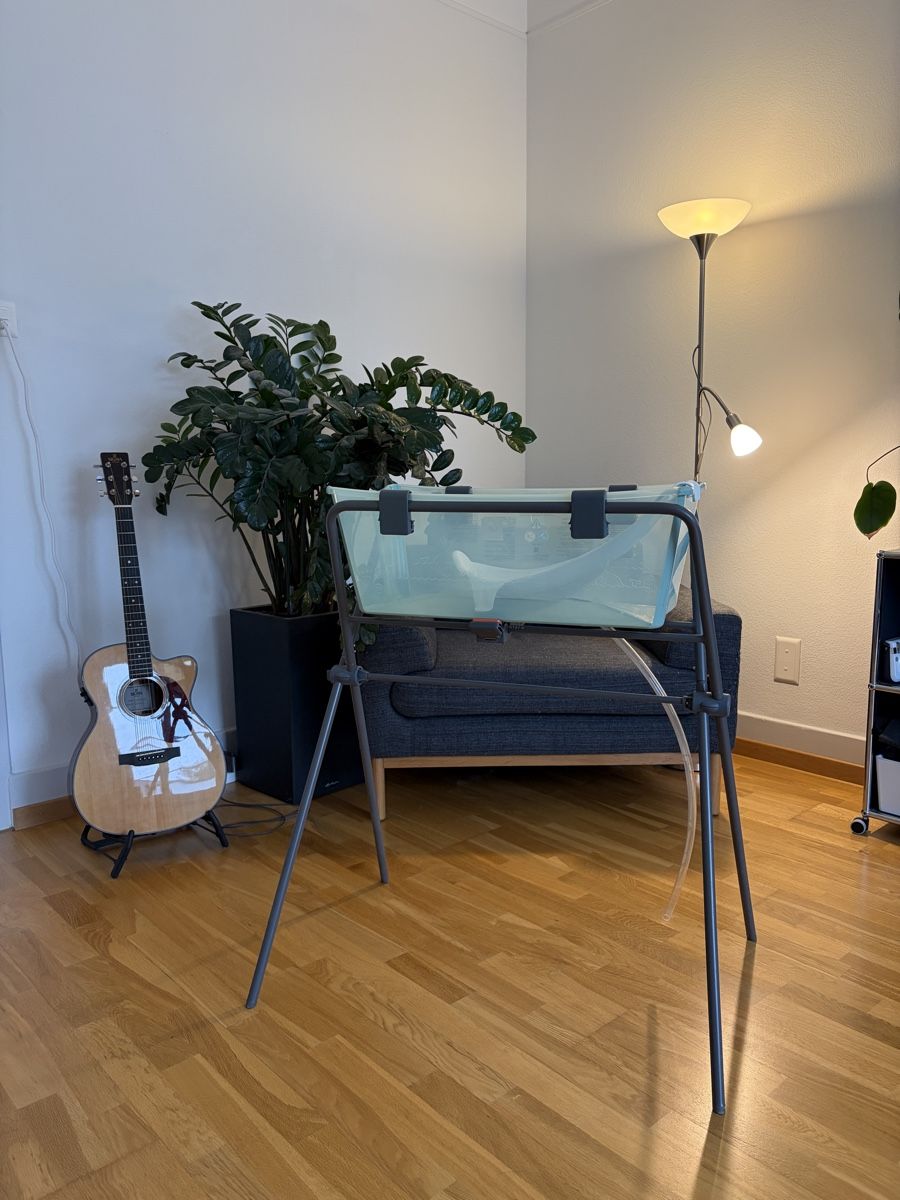Badespass: STOKKE Badewanne mit Ständer – Gebraucht aus Bern von EkatKhat