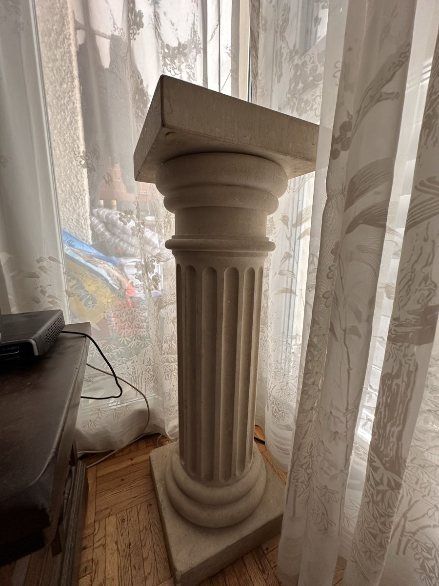 Autres décorations & accessoires: Klassische Säule / Sockel aus Steinguss – D'occasion à Dübendorf par medusa37