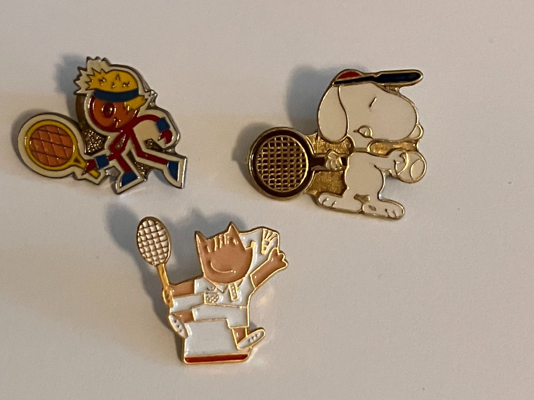 Plaketten & Abzeichen: 3 Pin Tennisspieler Comic Figuren – Gebraucht aus Basel von djwwpp