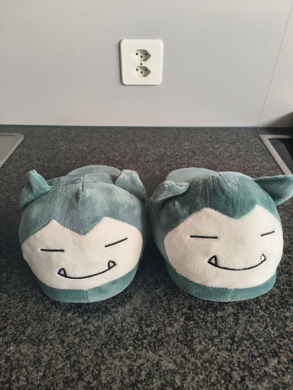 Scarpe da uomo: Pokemon Hausschuhe Snorlax – Usato da Emmenbrücke venduto da Marco01334