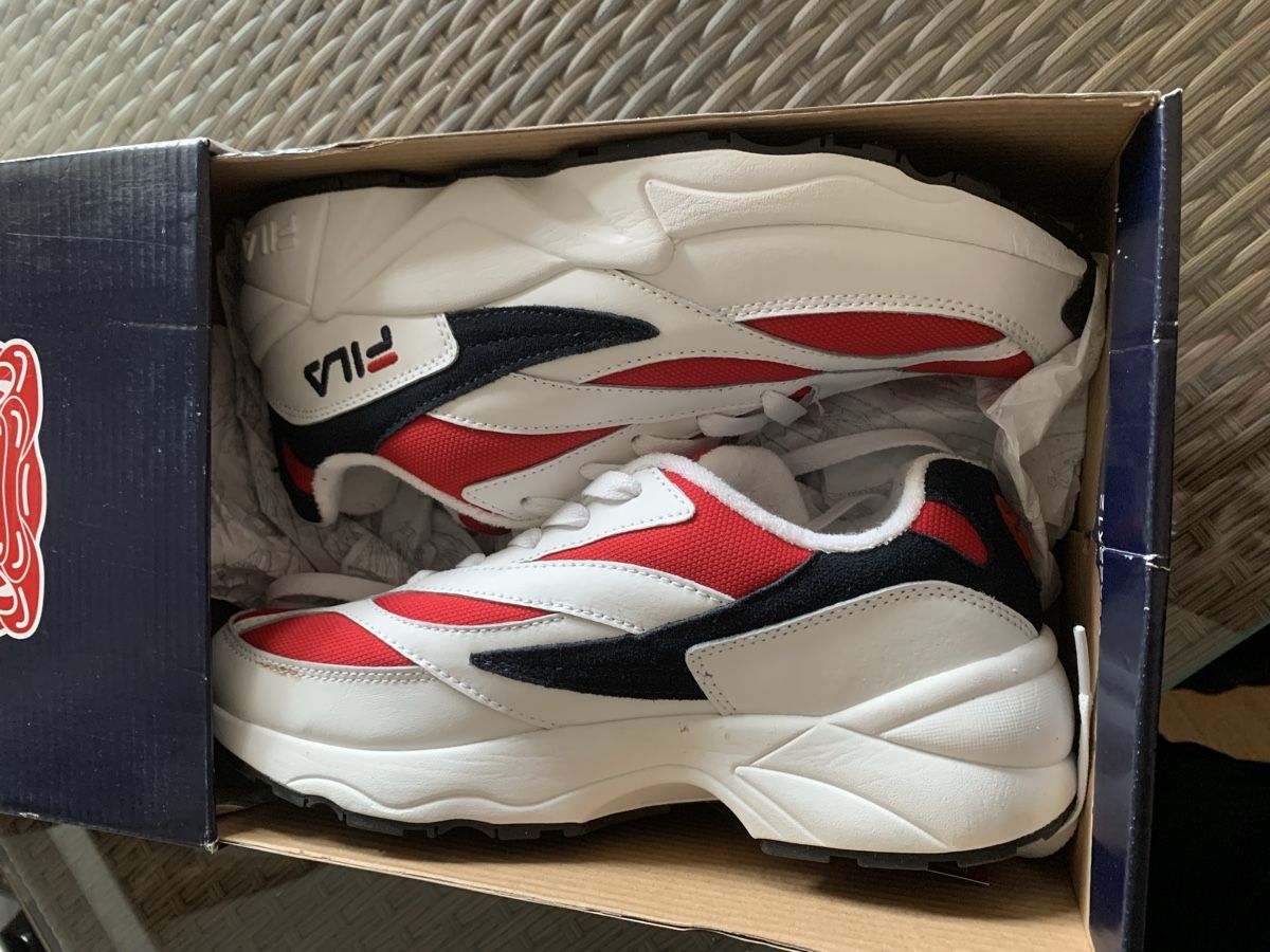 Fila Damenschuhe: Fila 94 Low Sneaker, Gr. 41, Neu . Originalverpackung – Neu (gemäss Beschreibung) aus Emmenbrücke von Dior09 1