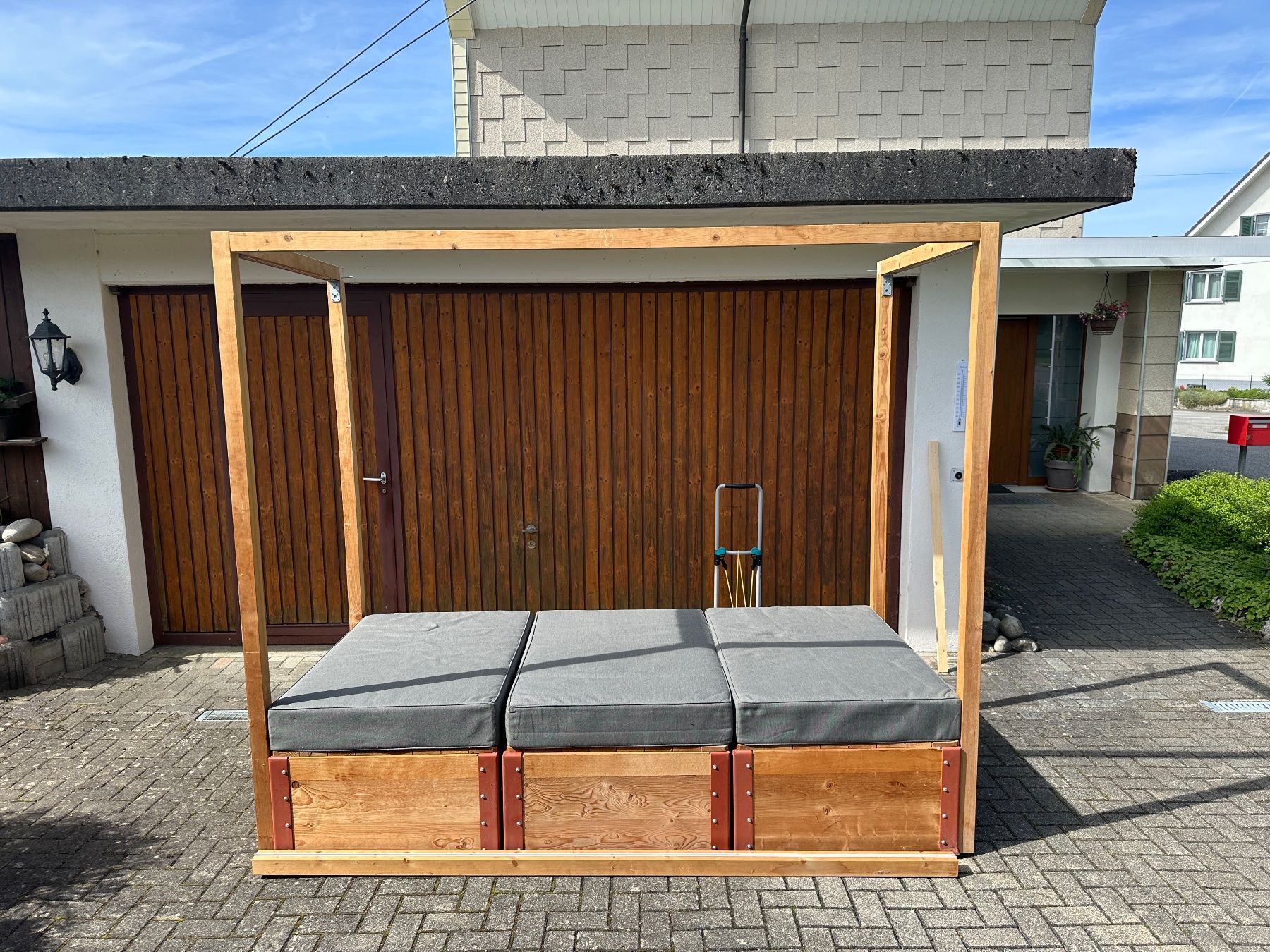 Liegen & Liegestühle: Gartenlounge Sitz/Liegend / Daybed / Gartenliege – Gebraucht aus Entlebuch von ALFA-Shop 2
