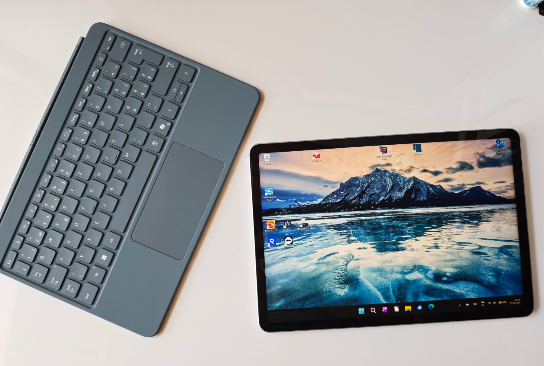 Microsoft Tablettes PC: Microsoft Surface Pro - 12. Edition - 12" - 256 Go, 16 Go – D'occasion à Neyruz FR par PaDu_4 3
