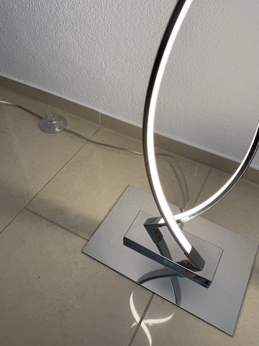 Lampes: Stehlampe  – D'occasion à Busswil TG par jes_mz2l 1