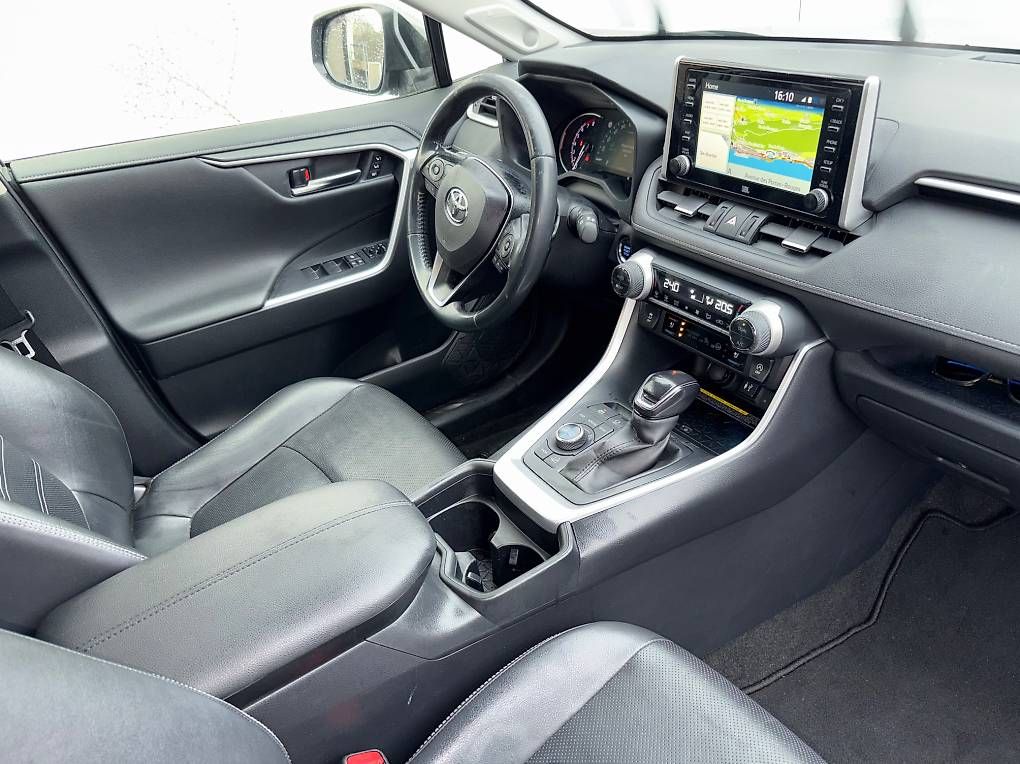 Automobili: Toyota 2.0i VMa Premium MdS – Usato da Neuchâtel venduto da gue_5nn9
