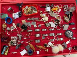 Vintage - Kiste 35 x 24 mit Schmuck - buntes Allerei,