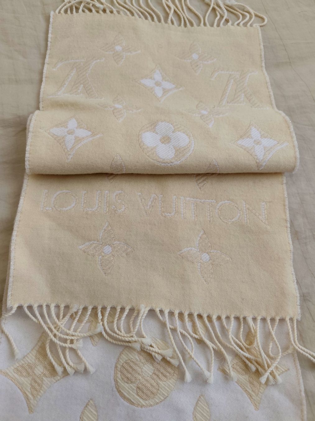 Louis Vuitton Foulards & écharpes: Écharpe Louis Vuitton essential – Neuf (Voir description) à Martigny par Seuph-g23 2