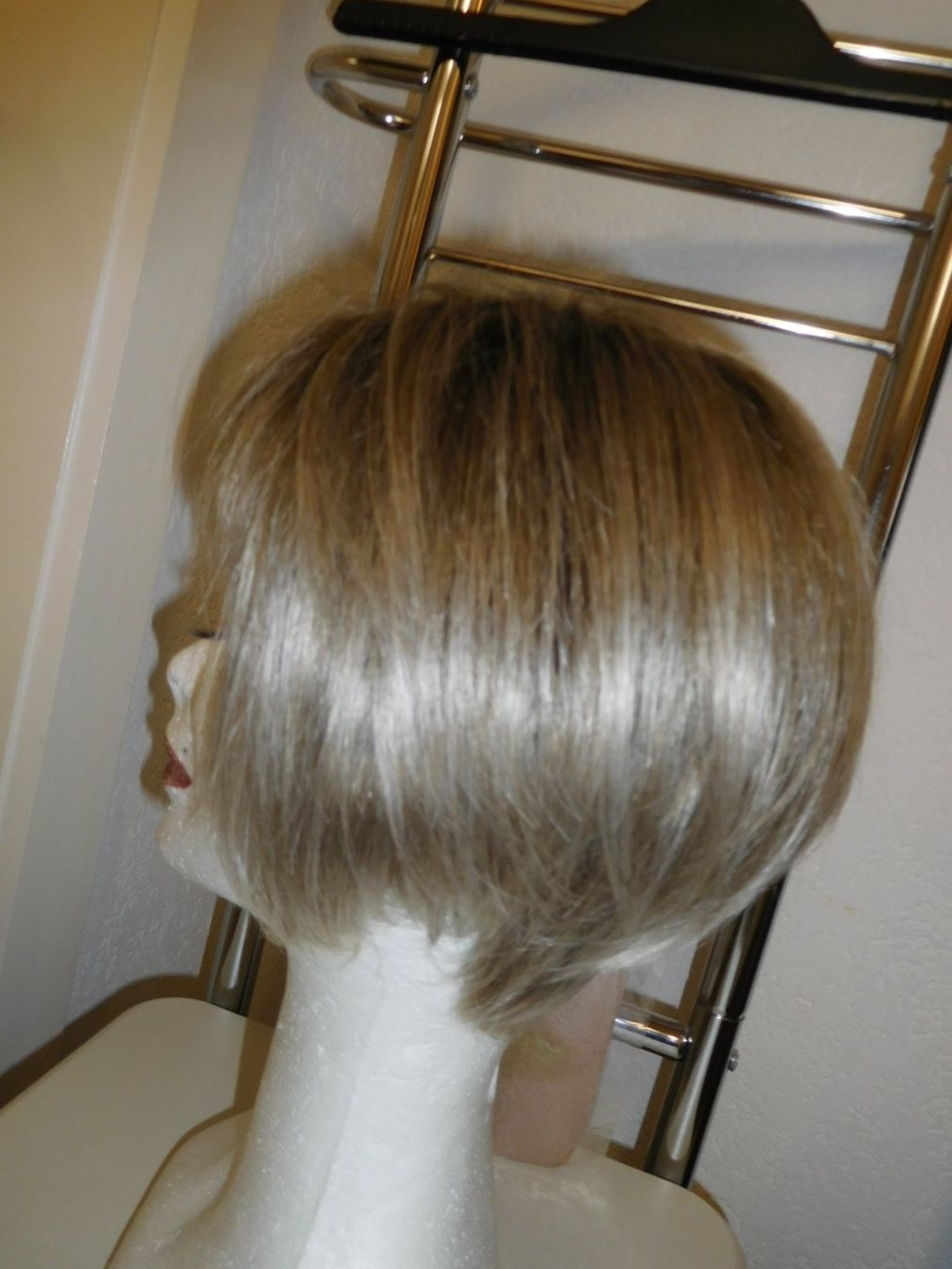 Parrucche: Hochwertige Perücke Zweithaar aschblond Pixie Cut NEU – Nuovo e nell'imballaggio originale da Holziken venduto da Rupe 1