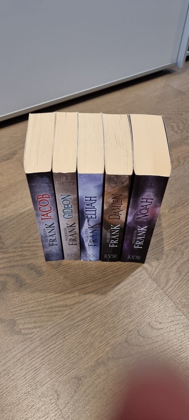 Bücher: Schattenwandler -  Jacquelyn Frank – Gebraucht aus Hinterforst von impatiently 2