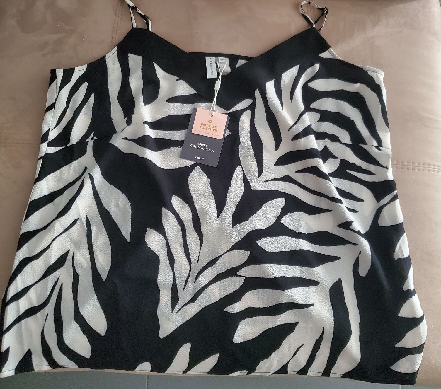 Only Tops: top Only Carmakoma – Neu und originalverpackt aus Montsevelier von Sherlock007