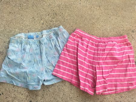 Lot de 2 shorts enfant taille 116 cm 5-6 ans bon état