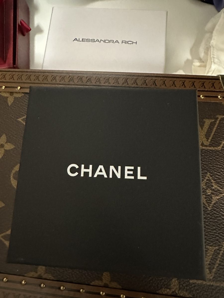 Chanel Orecchini pendenti & Orecchini a lobo: Chanel clip on earrings – Nuovo (secondo la descrizione) da Kilchberg ZH venduto da cruella 7