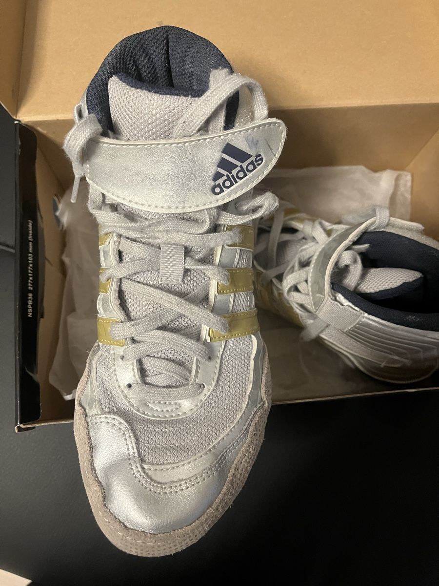 Adidas Scarpe da uomo: Chaussures de lutte Adidas, T 36 – Usato da Sonceboz-Sombeval venduto da mak_z2tk