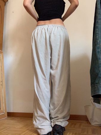 Pantalon Nike beige taille L complètement malléable 