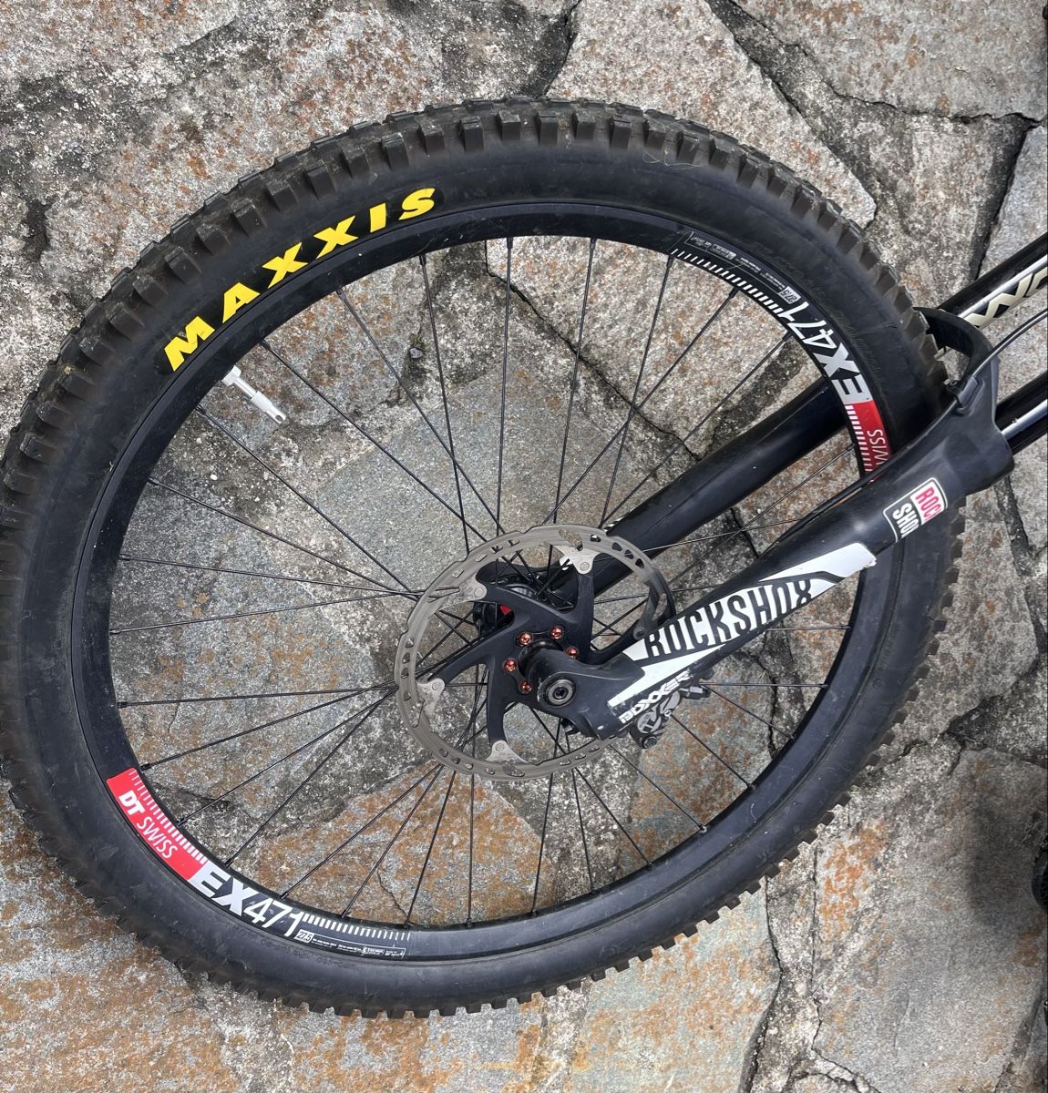 Santa Cruz Biciclette: Santa Cruz V10 2016 Grösse M – Usato da Obfelden venduto da Andrin. 7