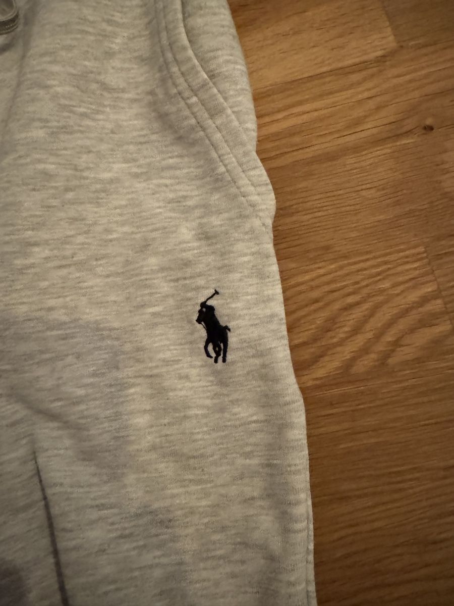 Ralph Lauren Pantaloni: Ralph Lauren Trainerhose kurz – Usato da Utzenstorf venduto da Mikaandri 1