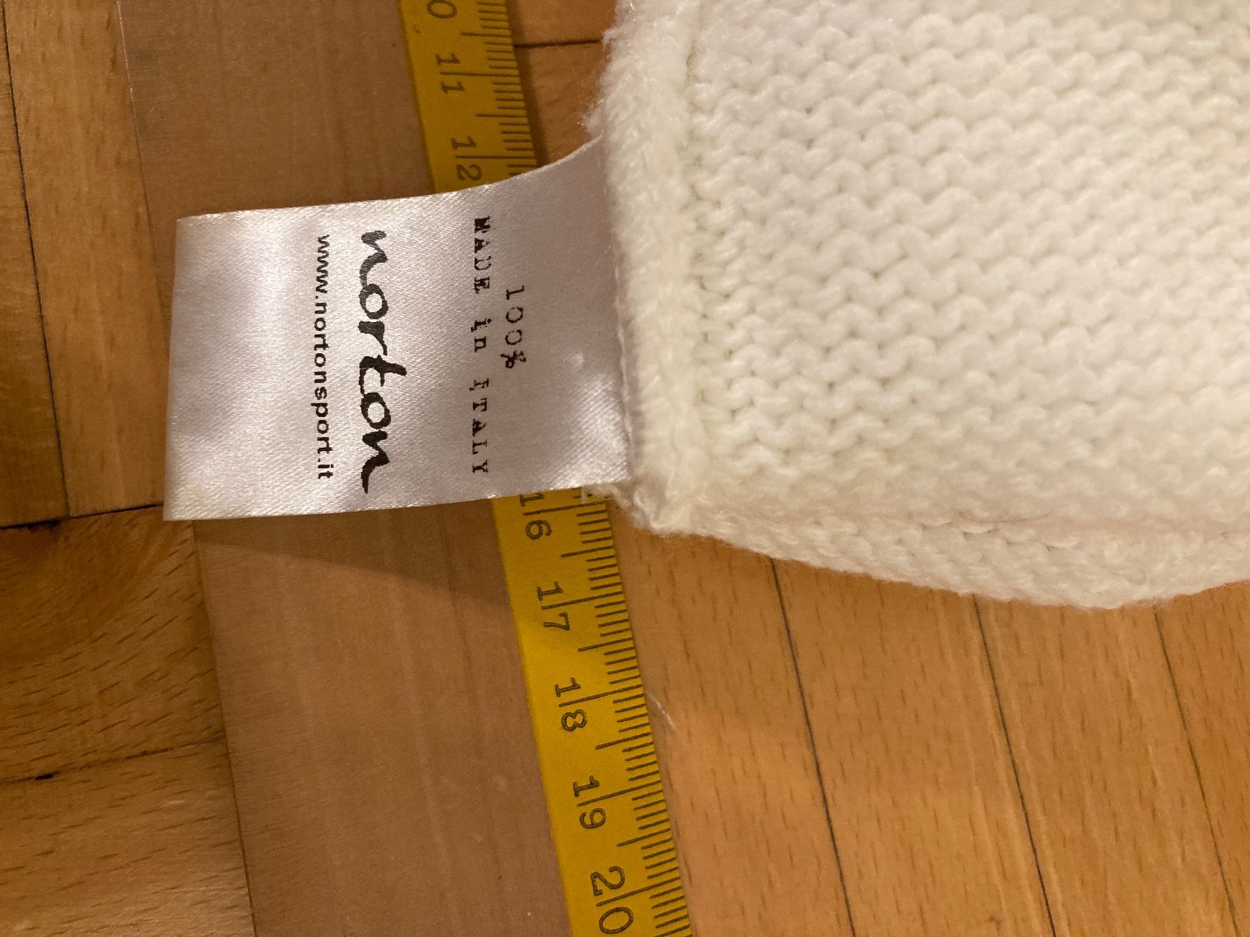 Norton Altro abbigliamento per bambino: Mütze norton 23cm Durchmesser – Usato da Zürich venduto da Bopenyang98765 2