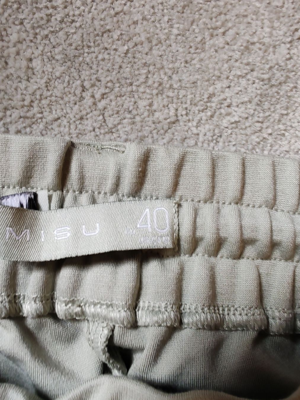 Pantaloni: Amisu Hose, Gr. 40, Khaki, bequeme Freizeithose – Usato da Untervaz venduto da DoniWii1985 2