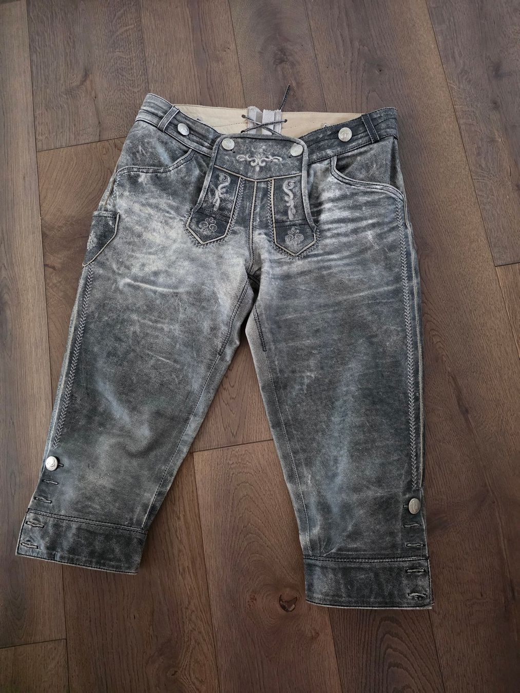 Camicette: Seidenbluse mit Lederhose – Usato da Walzenhausen venduto da veronicab 1