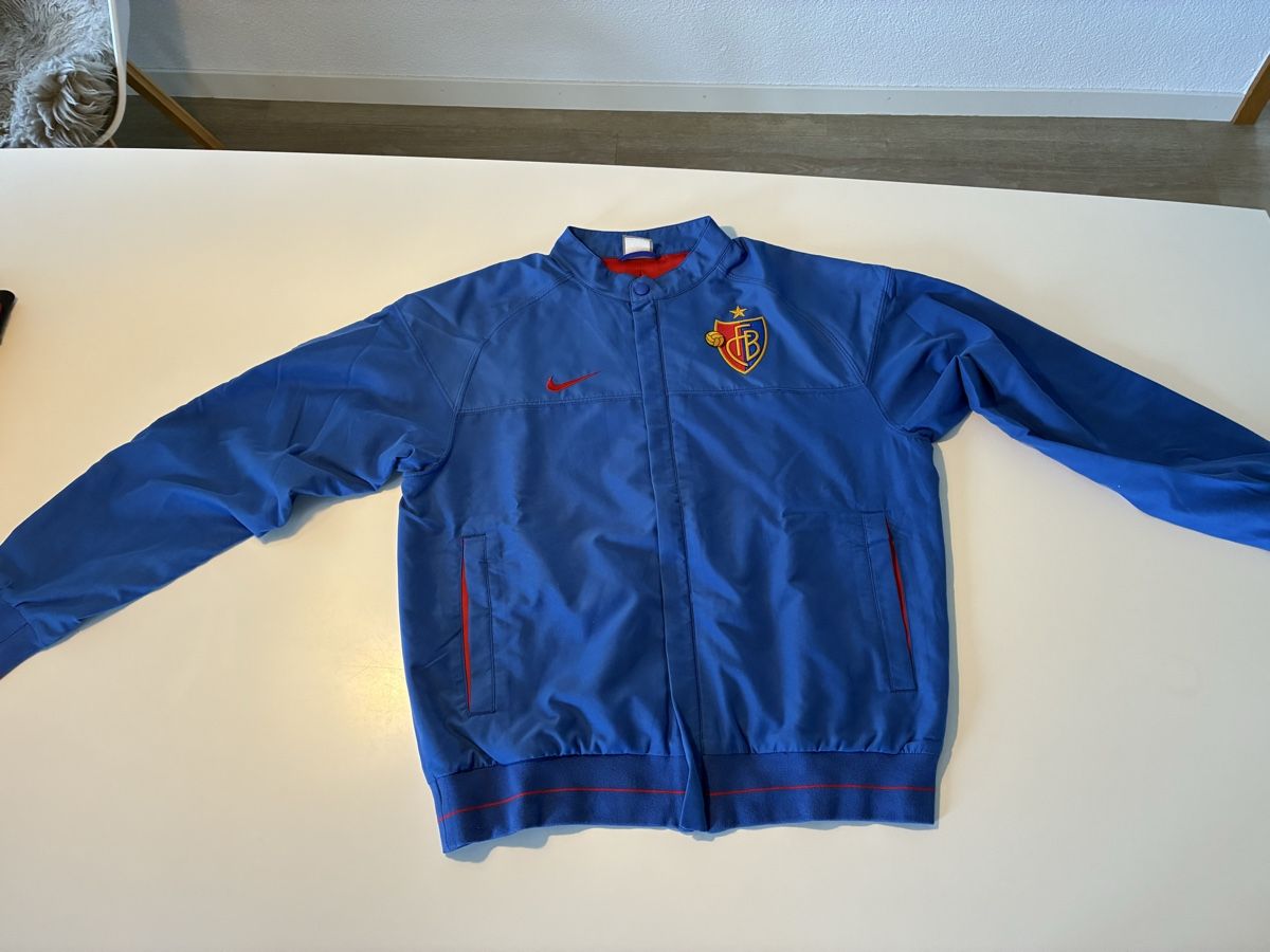 Nike Lotti di vestiti: Fanpaket FC Basel – Usato da Altnau venduto da kurvenmuehle 3