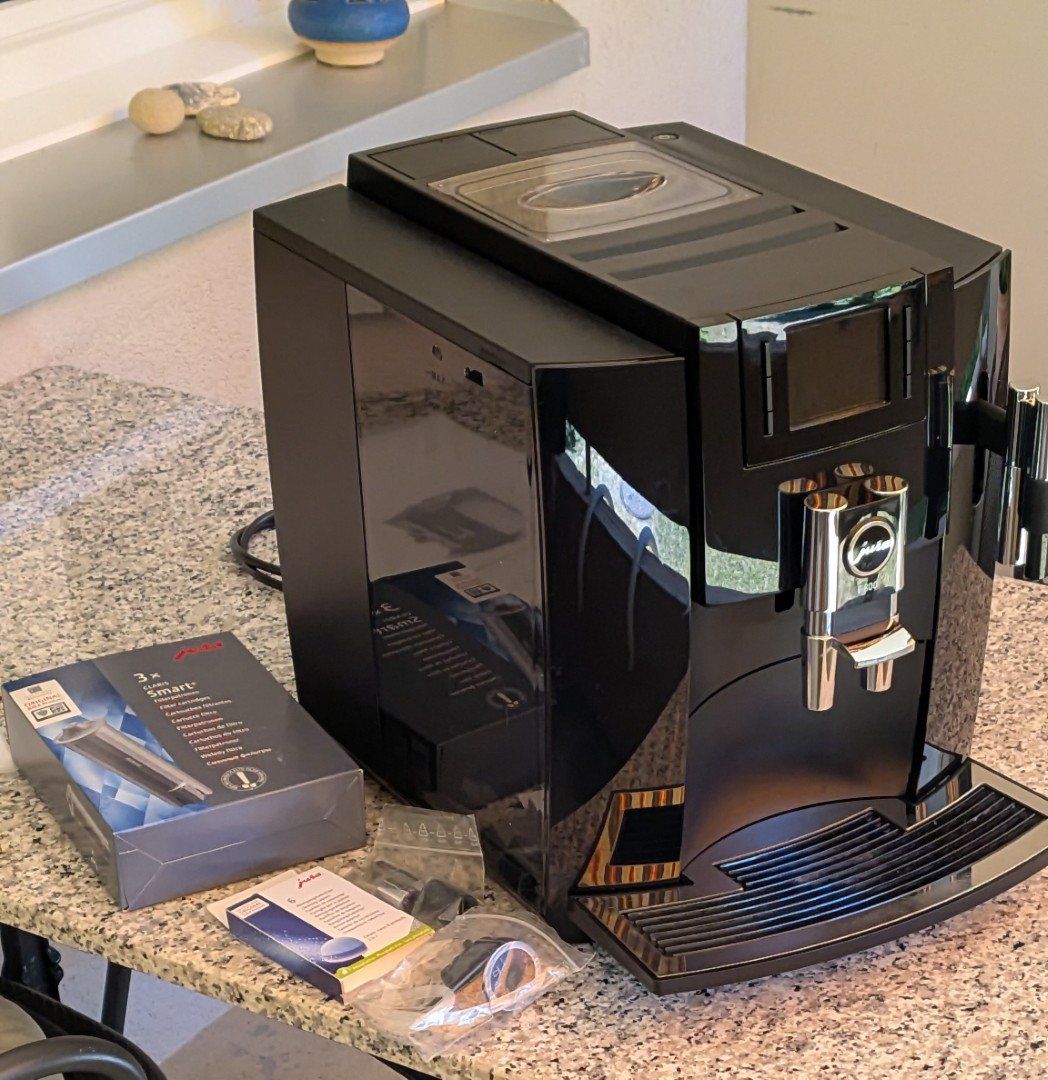Macchine per caffè & Macchine per espresso: Kaffeemaschine Jura E800 – Usato da Jegenstorf venduto da Chris3008 1