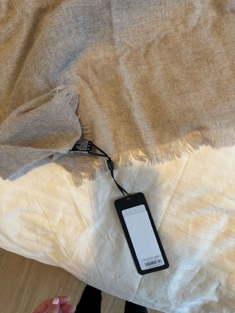 Foulard & Sciarpe: Ramune Piekautaite 100% Cashmere Scarf – Nuovo e nell'imballaggio originale da Zürich venduto da llor.dell 1