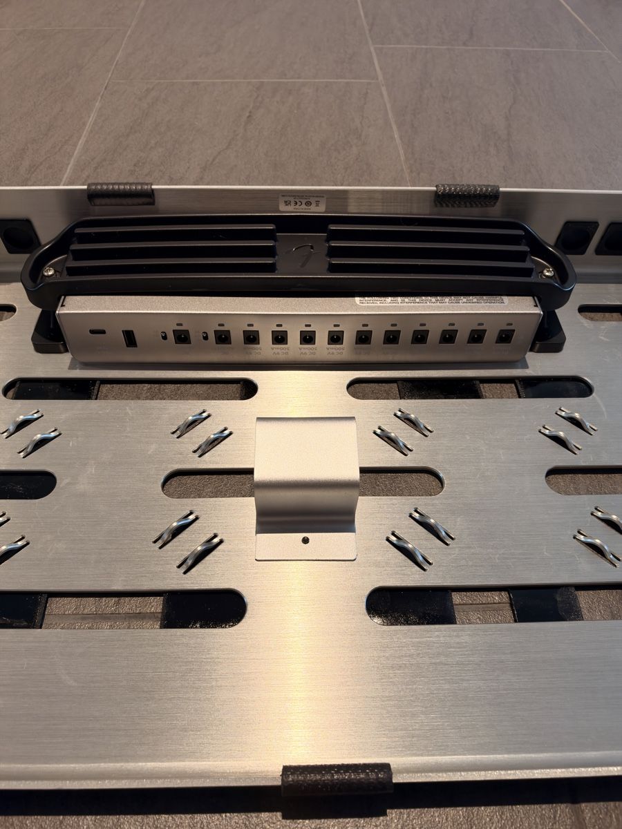 Fender Strumenti musicali: Fender Pedal Board  – Nuovo (secondo la descrizione) da Neuenkirch venduto da Flackmataz 2
