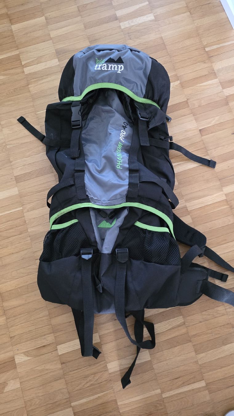 Zaini: Wanderrucksack Big Tramp Phantom Pro 40 schwarz grau  – Nuovo (secondo la descrizione) da Greifensee venduto da 08monika