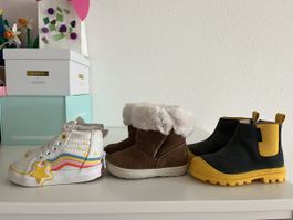 Set mit Winterschuhen für Kinder