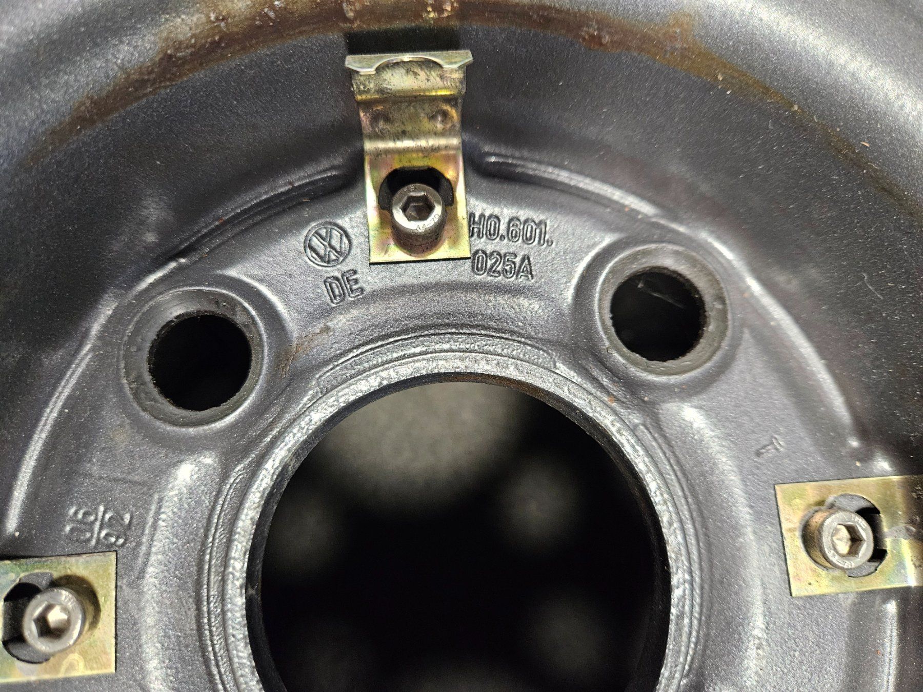 Volkswagen Felgen: 13"-VW Stahlfelgen mit Raddeckel – Gebraucht aus Kallnach von Aircooler 3